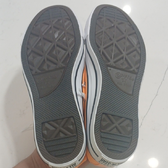Converse Orange Low-Top Sneakers New Without Tags Or Box, Sz 8.5 - Picture 5 of 6